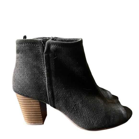Old Navy black faux suede peep toe booties women’s size 7 - Picture 2 of 7